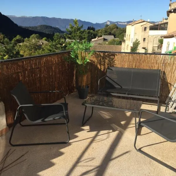 Le Maricou 120m2 totalement rénové terrasse 40m2, hotel v destinaci Châtillon-en-Diois