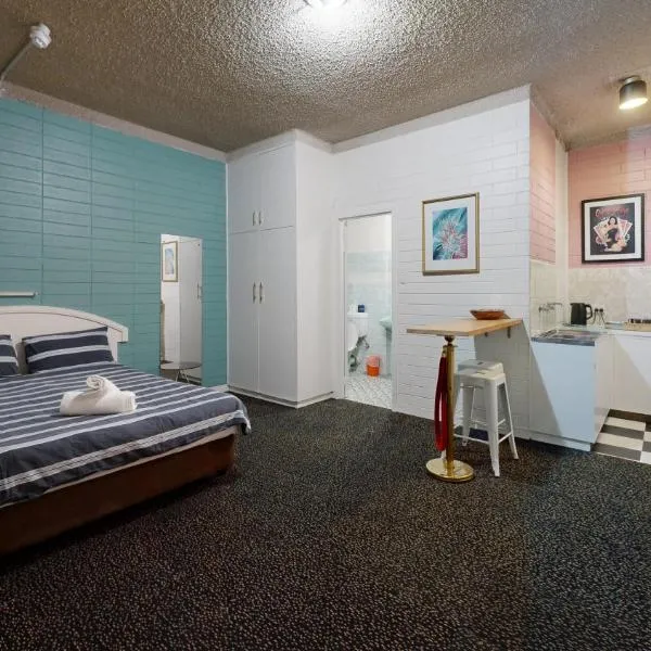 West End Motel & Backpackers, hotel in Adelaide