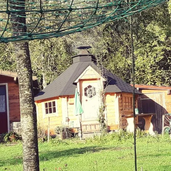 Private Lakeside Retreat, hotel v destinaci Renac
