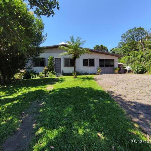 Casa de campo, Piscina e Cristo