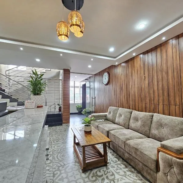 Navarathna Comforts, hotel i Madikeri