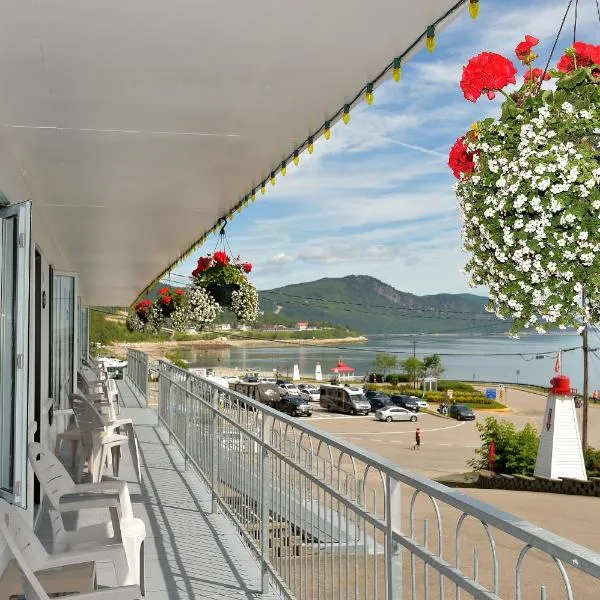 Auberge Sur Mer Charlevoix, hotel v destinaci Saint-Siméon