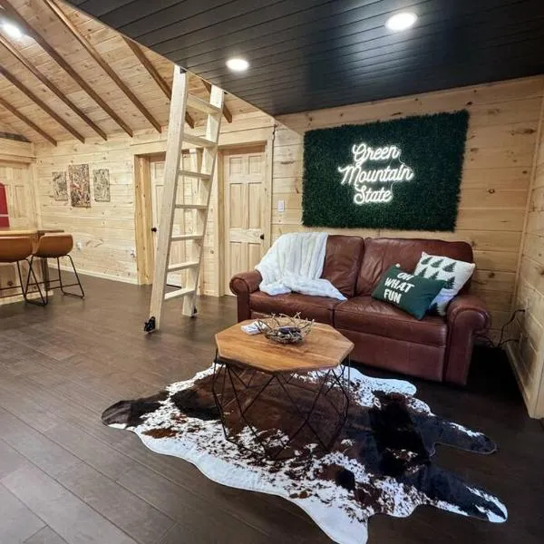 Brook Haven Retreat - Minutes to Mt Snow / Stratton, Pet Friendly!, hotel in Wardsboro