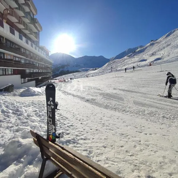 Studio Cosy-Aux pieds des pistes-2100 m, hotel en Aime La Plagne