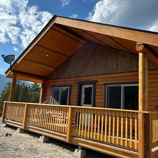 McDonald Cabin #5 next to YNP โรงแรมในSphinx