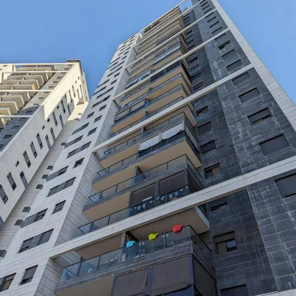 Amazing Tower apt at karmei Gat- perfect familly vacation: Qiryat Gat şehrinde bir otel
