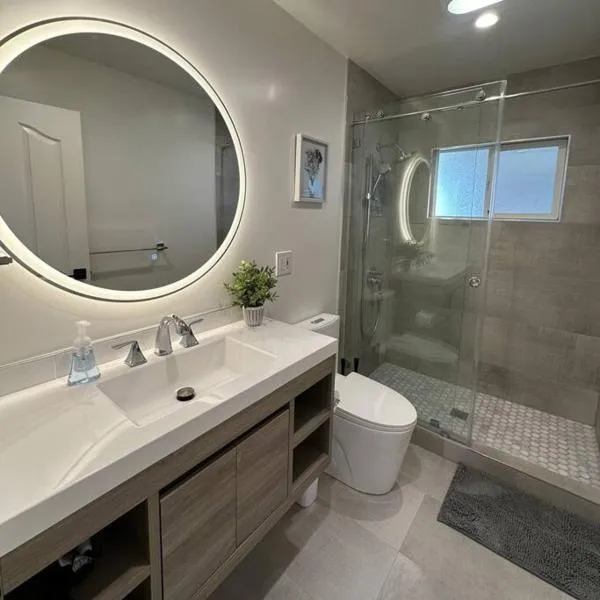Modern, Renovated 5b/3ba near Apple, Kaiser, hotel in Santa Clara
