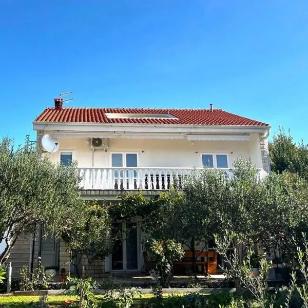 Apartments with parking space Vlasici, Pag - 4139, hotel in Vlašići