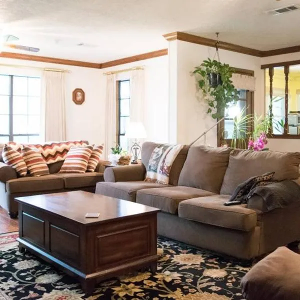 2 room luxury suite near airport & The Woodlands, hotel v destinaci Houston