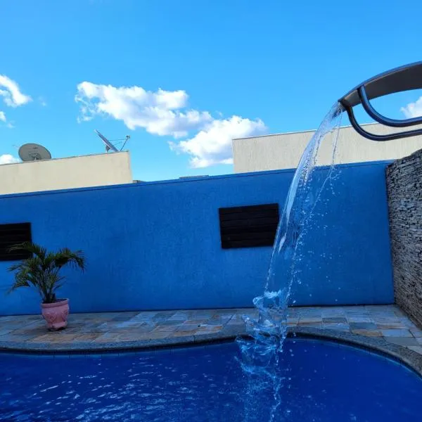 Casa espaçosa com linda piscina, hotel v destinaci Pôrto Velho