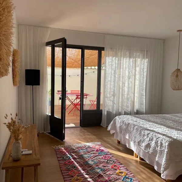 Suite 671, hotel v destinaci Reyrieux