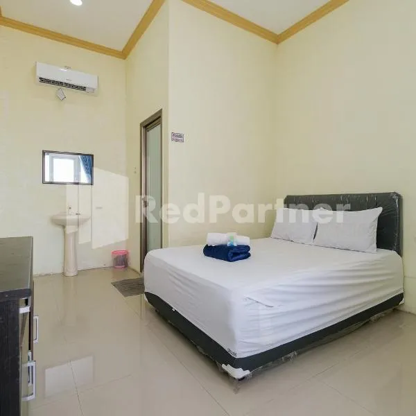 Grand Kencana Guesthouse Syariah near Wisata Bahari Lamongan โรงแรมในPaciran