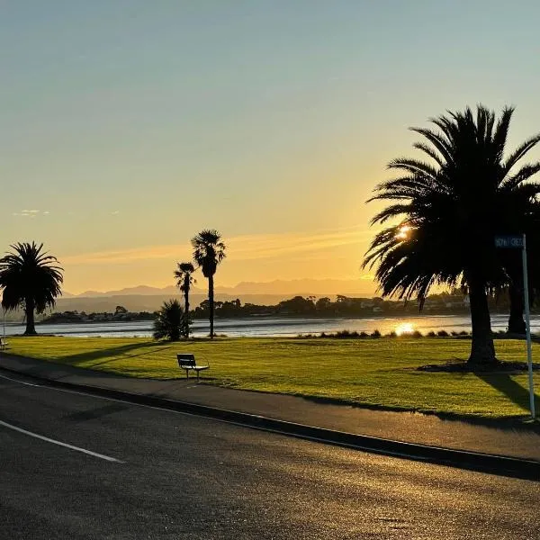 Cosy caravan fun in sunny Nelson with wifi!, hotel v destinaci Nelson