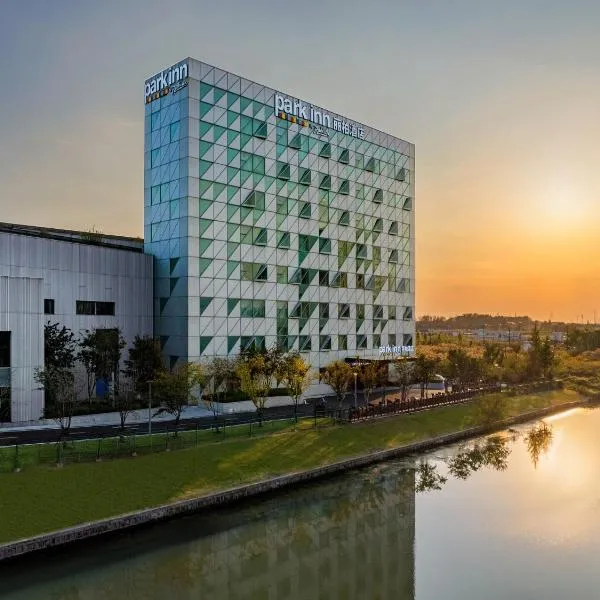 Park Inn by Radisson Shanghai Shanghai Middle Jiasong Road Outlets, hotelli kohteessa Qingpu