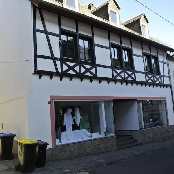 Wohnung am Georgstor Blankenheim, хотел в Бланкенхайм