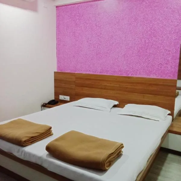 HOTEL SHREEJAY, hotel em Kashedi