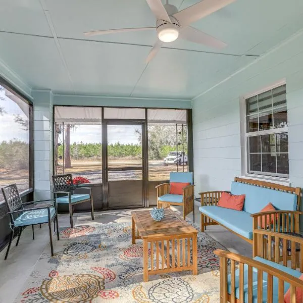 Pet-Friendly Florida Escape with Patio and Fire Pit!, hotel v destinaci O'Brien