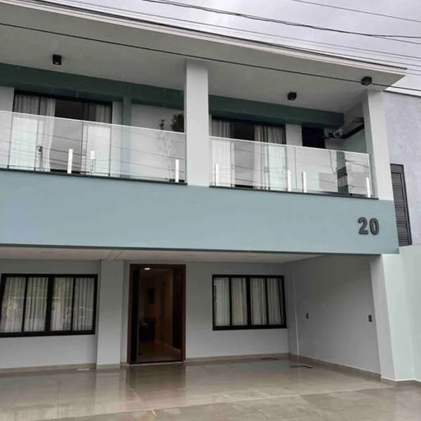 Caminho do Mar Ap 4, hotel in Governador Celso Ramos