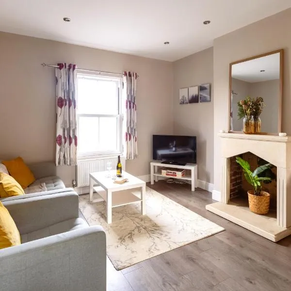Family home in central Guildford with Parking, hotel in Guildford