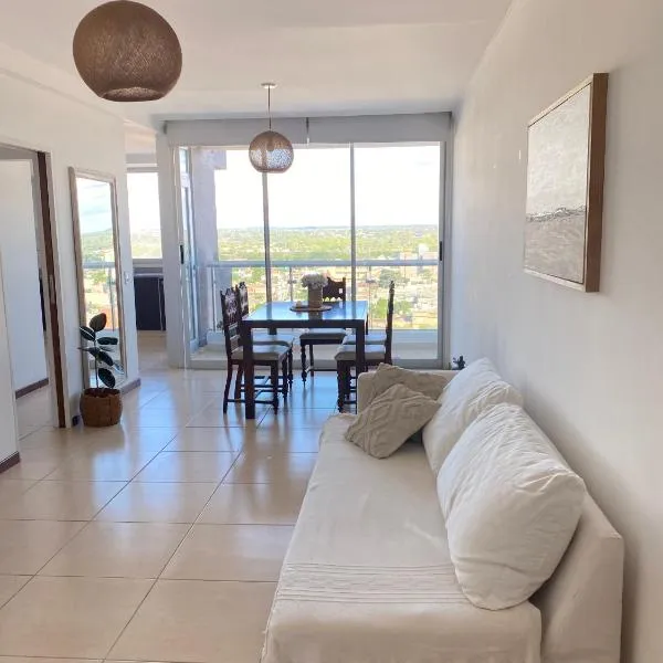 Moderno departamento en el centro، فندق في Puerto Yeruá