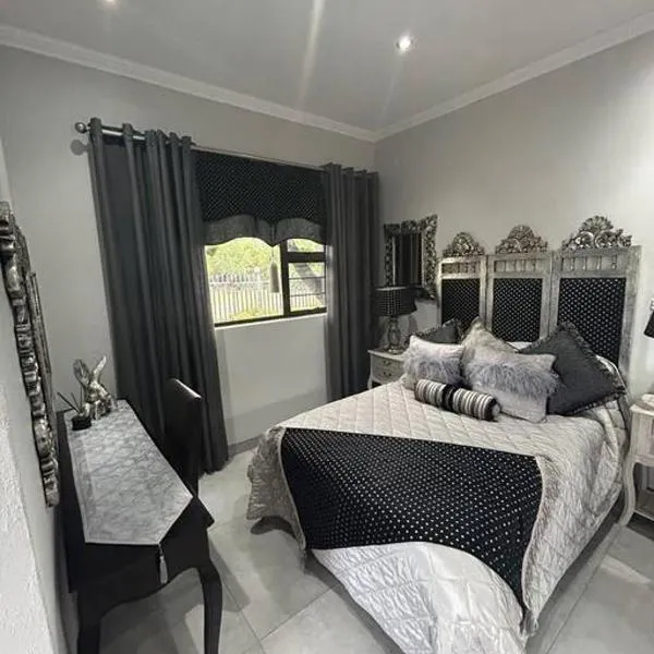 RR Luxury apartment, hotel em Welkom