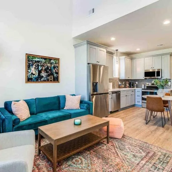 Pelican house*King bed*Fast WiFi*Book now, hotel in Lafayette