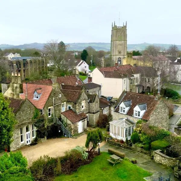 The Old Manor House Hotel, hotel in Farmborough