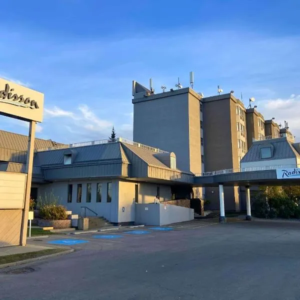 Radisson Hotel & Conference Centre West Edmonton, hotel di Edmonton