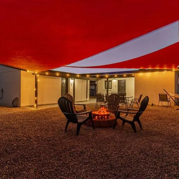 Phoenix Retreat - 2 Bedroom Home with King-Size Bed - 3 Smart TVs - 10 min from Airp - Unit A, hotel v destinaci Phoenix