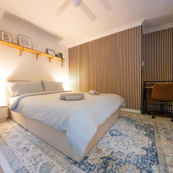 Peaceful Studio Close to shops, motorway, national forest & koalas!, hotel in Tanah Merah