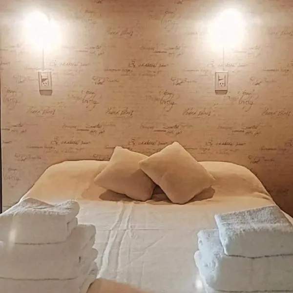 Amplio Monoambiente，位于科连特斯的酒店