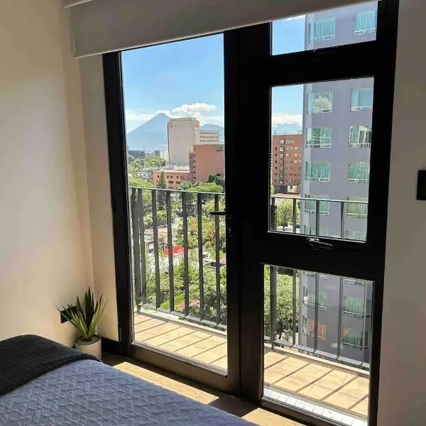 EÓN 11 - Moderno, vista volcán, aire acondicionado, hotel in Guatemala