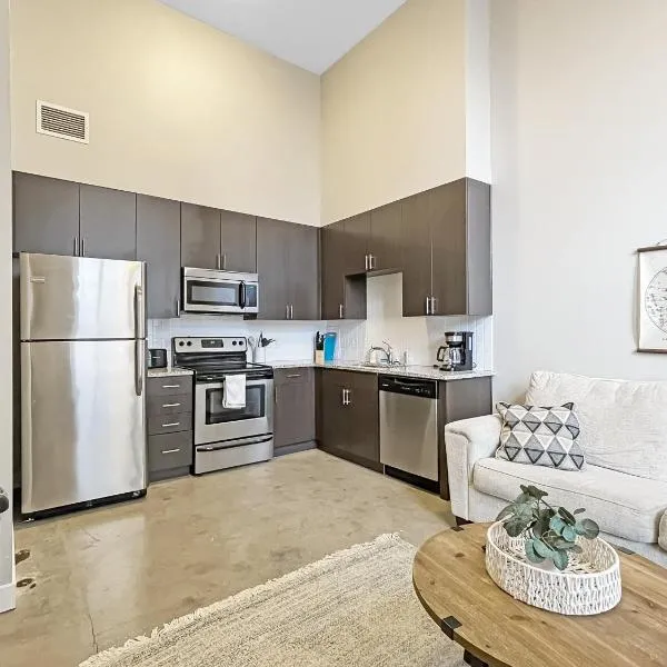 Large 1 Bed apt in the Heart of Downtown, hotel in Des Moines