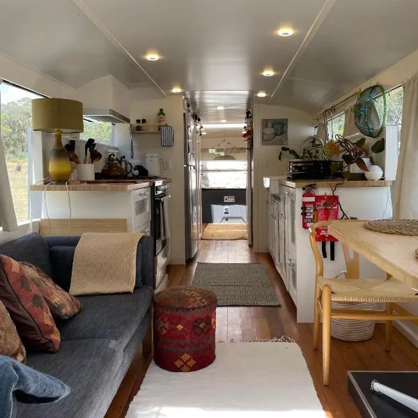 BUS - Tiny home - 1980s classic with off grid elegance, hotel in Chewton