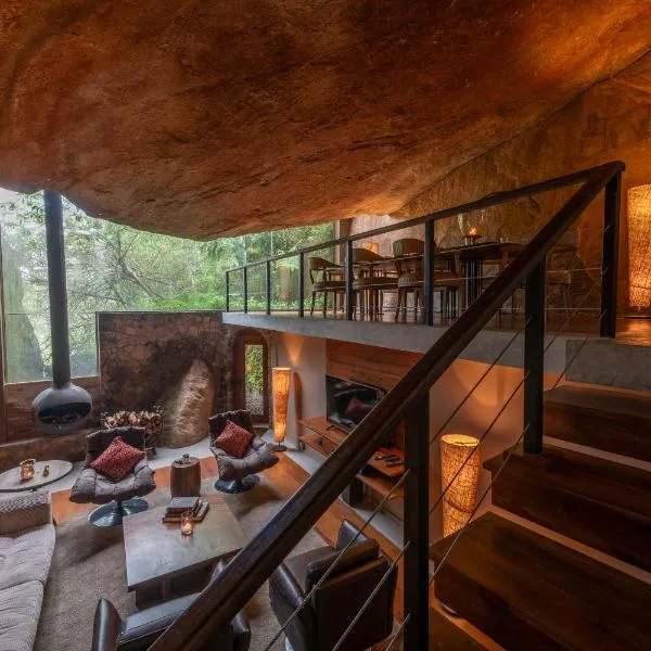 The Cavern, hotel i Agrapatana