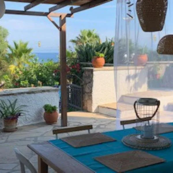 Terraza con encanto a un paso de la playa โรงแรมในตาร์ราโกนา