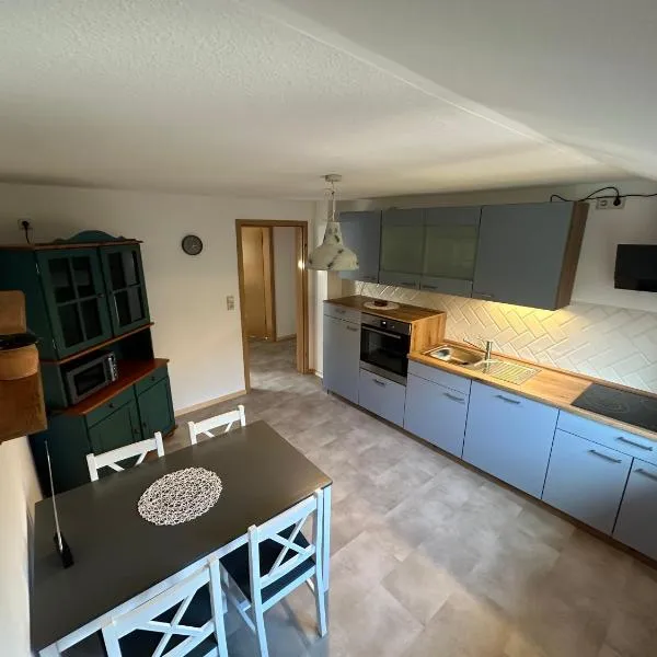 Ferienwohnung mit Balkon DG, hotel in Neustadt bei Coburg