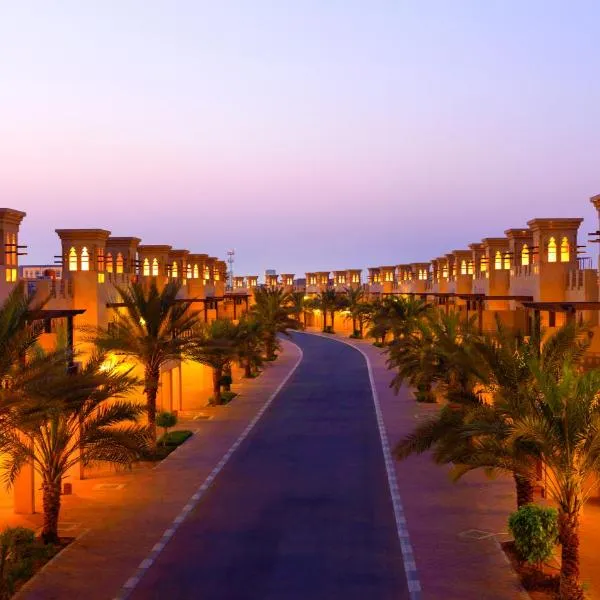 Al Hamra Village Hotel, hotel Al Jazīrah al Ḩamrāʼ városában 