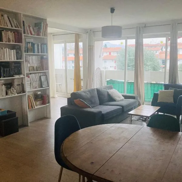 Appartement lumineux 2 chambres, hotel v destinaci Ciboure