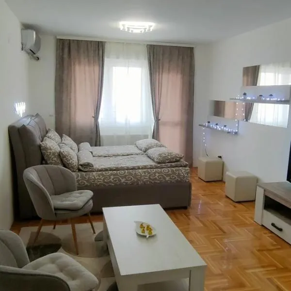 Apartman Ema โรงแรมในOsečina