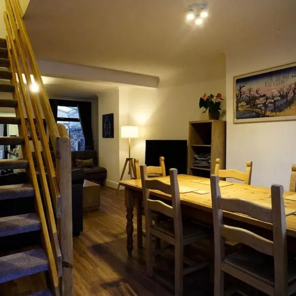 2BR Home W/ en-suite toilet, Town Centre Ipswich., hotel in Ipswich