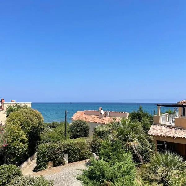 RESIDENCE LA PLAGE Pieds dans l'eau Belle Vue mer โรงแรมในLinguizzetta