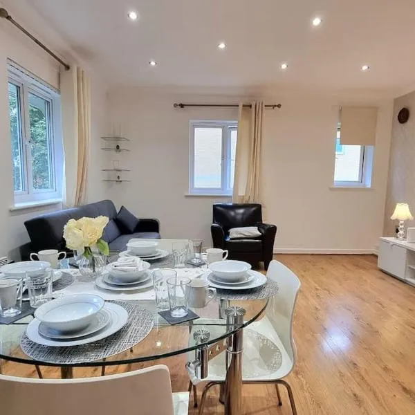 Specious Parkview Apartment, 4 Mins Walk to Underground, hotel in Barkingside