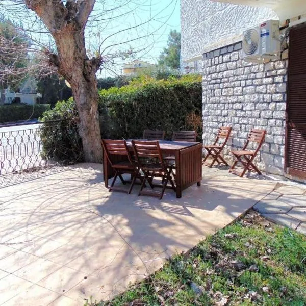 M084 - Marcelli, trilocale con giardino a 100 m. dal mare al Residence MareVerde, hotel v destinácii Marcelli
