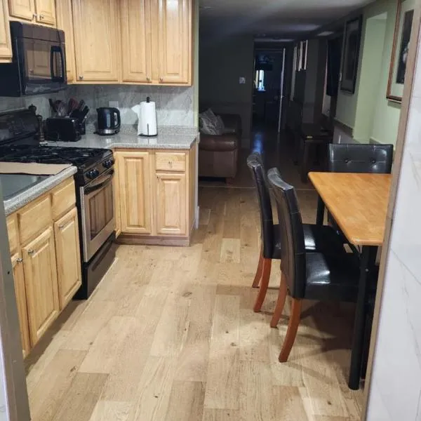 Two Bedroom Few Blocks From The Beach And Tropicana Casino, hotel in Atlantic City