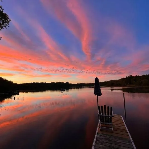 Nala's Lake House Retreat, hotel v destinaci Combermere