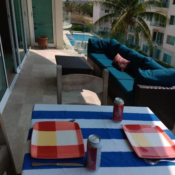 Perfectly located spacious apartment with 2 balconies, מלון באיקסטפה