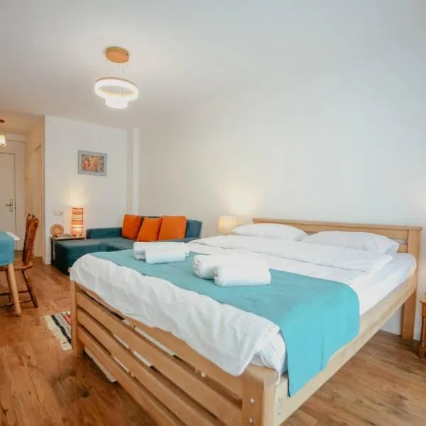 Mountain View Apartment with Balcony next to Gondola Ski Lift, hotell i Gudauri