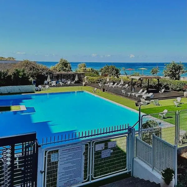 דירת גן על הים בנהריה, hotel v destinaci Naharija