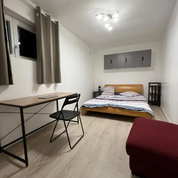 Studio indépendant plein pied avec mezzanine, hotel in Joinville-le-Pont